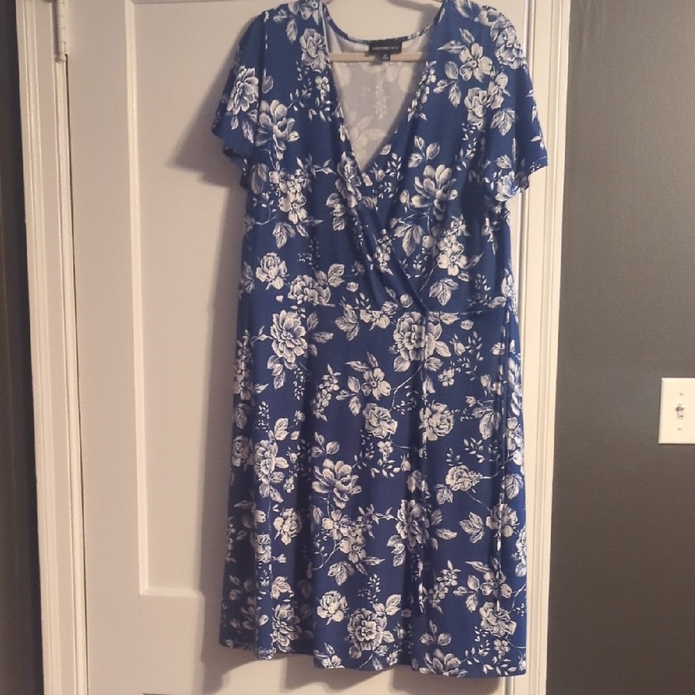 Elegant Blue Floral Wrap Midi Dress